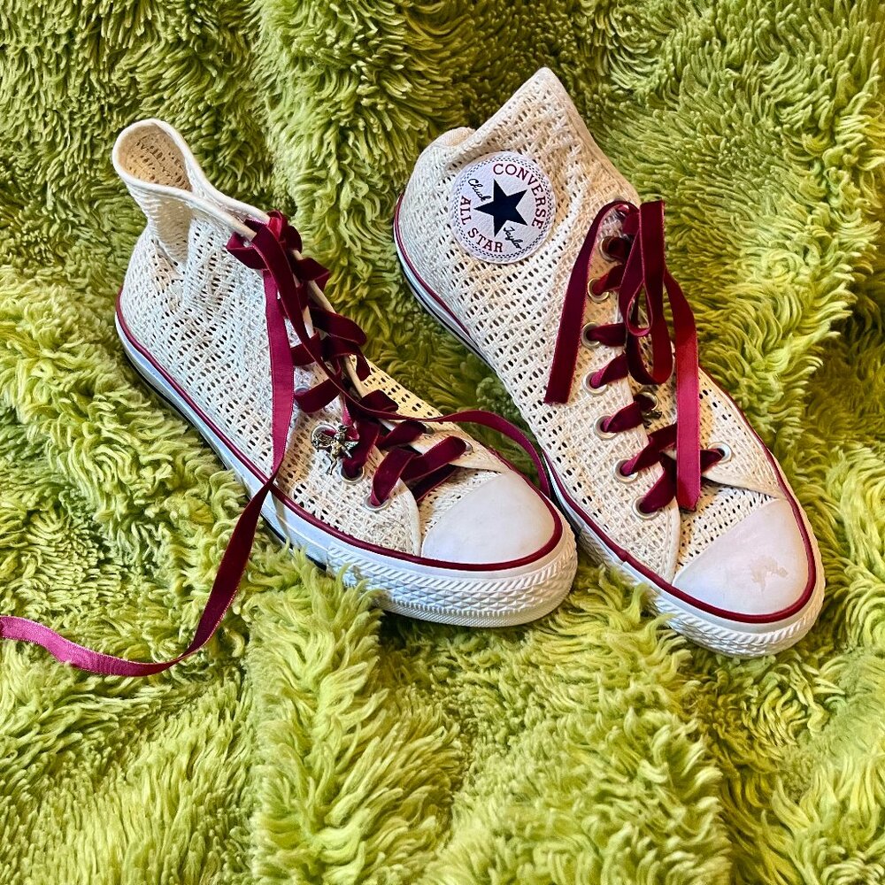Women’s Converse Cream Lacey Knit Chuck Taylor High Hi Top Tennis Shoes Size 8
